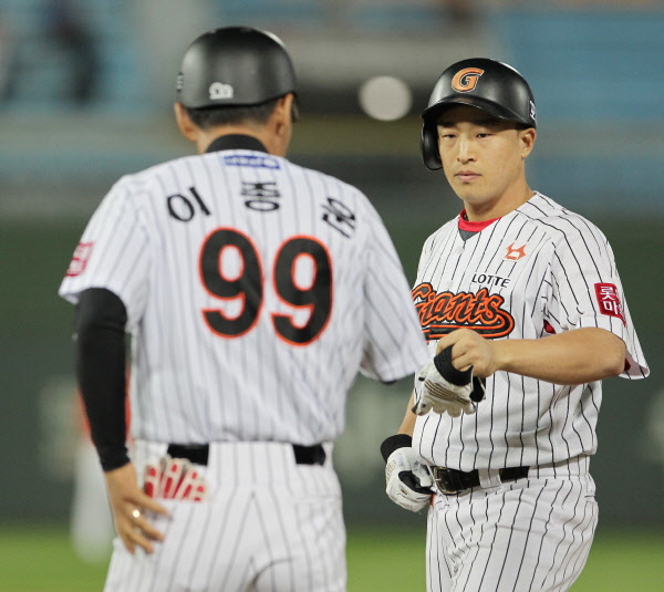 손아섭, 정훈을 불러들이는 적시안타